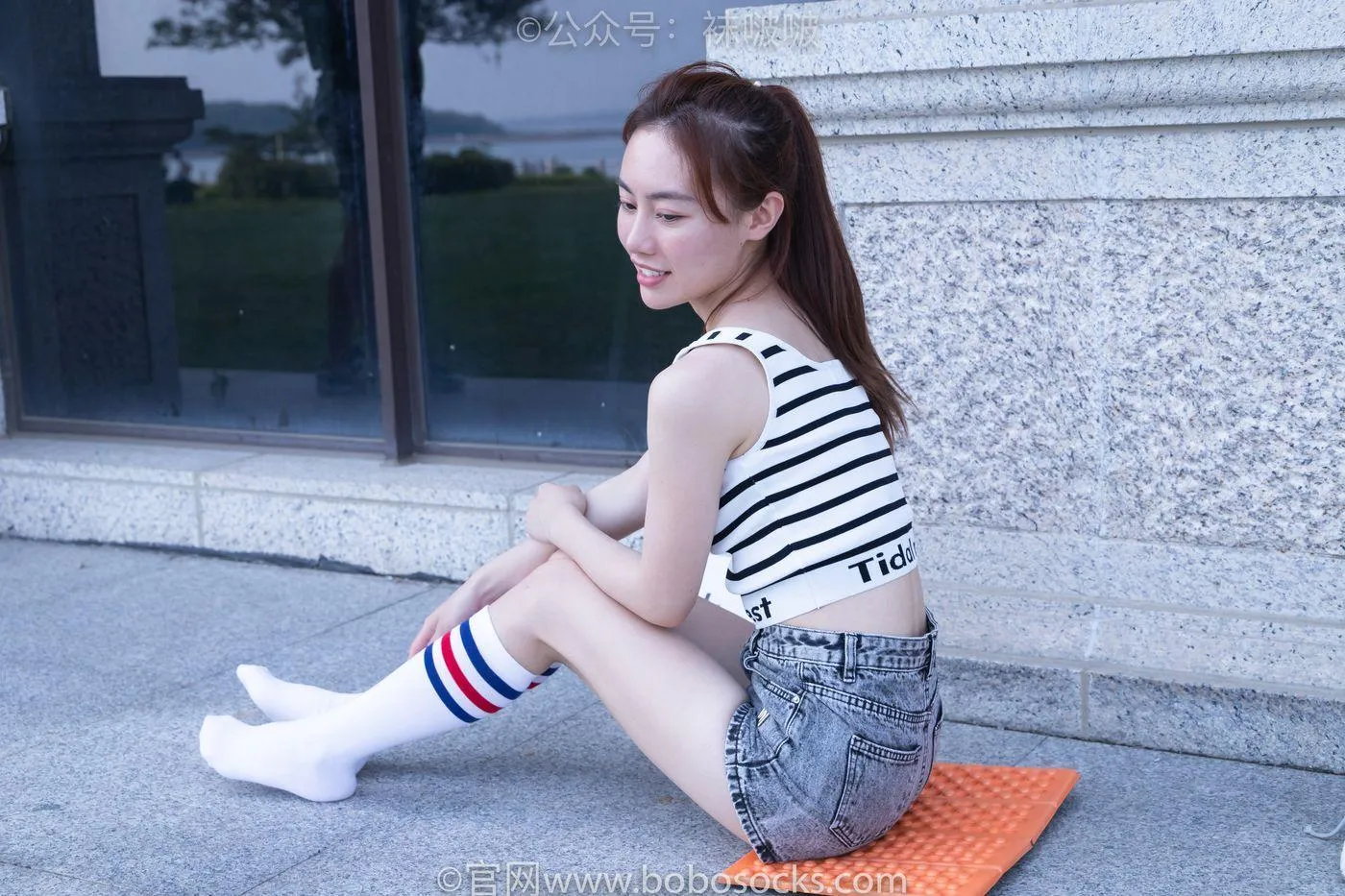[BoBoSocks袜啵啵]NO.006 小米-运动鞋、白色小腿袜、裸足 [130P]插图3